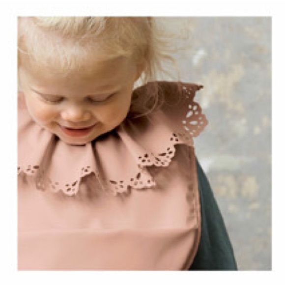 Elodie Details Eyelet Bib - Picture 7 of 7